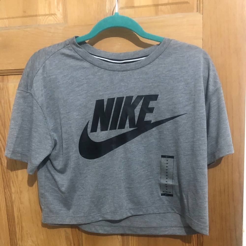 NWT Nike crop